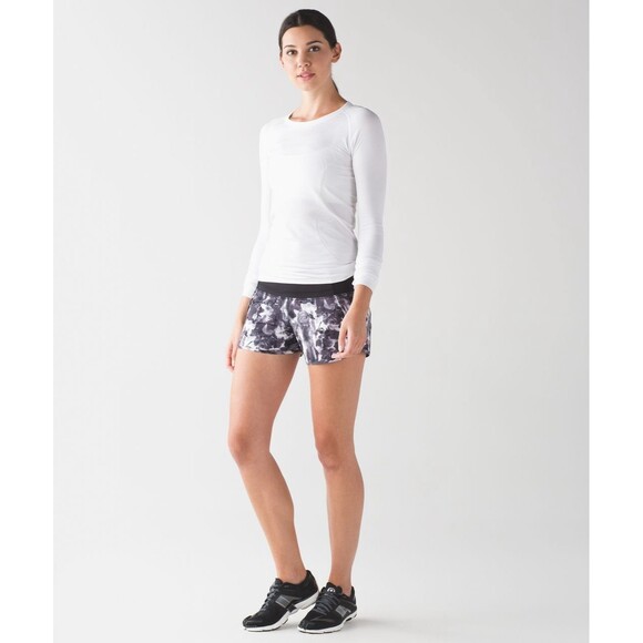 Lululemon Run Times Shorts - Floral Print Mini Obscurred Black Dusty Mauve/Black - Picture 10 of 12